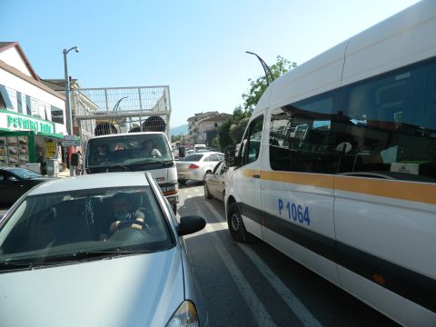  İSTASYON MAHALLESINDE TRAFIK KEŞMEKEŞİ