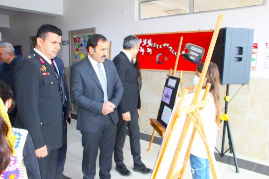 İLÇE MİLLİ EĞİTİM MÜDÜRÜ FERHAT DİLEK, SÜLEYMAN ŞAH İ.O. NUN EBRU SANATI SERGİSİNİ ZİYARET ETTİ