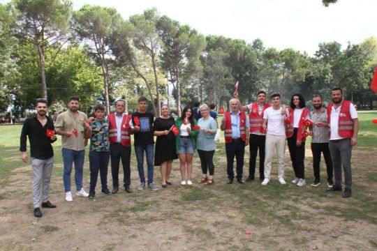 CHP Kartepe Gençlik Kolları'ndan 30 Ağustos'a kutladı