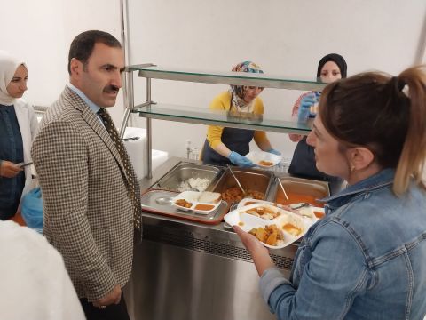 İLÇE MİLLİ EĞİTİM MÜDÜRÜ FERHAT DİLEK ÖZEL EĞİTİM UYGULAMA OKULUNU ZİYARET ETTİ