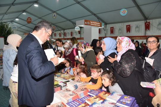 EĞİTİMCİ - YAZAR ALİŞAN KAPAKLIKAYA;  “ÇOCUK YETİŞTİRMEK ÖZEN İSTER”