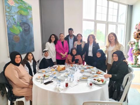 CHP Kartepe ‘de anneler günü kutlandı