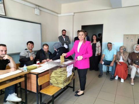 Chp İlce Başkanı Merttürk Oyunu Kullandı