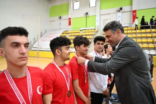 KARTEPE’DE 19 MAYIS COŞKUYLA KUTLANDI