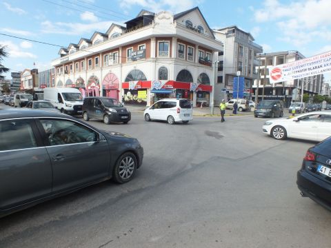 Okullar açıldı Kartepe’de trafik felç oldu!