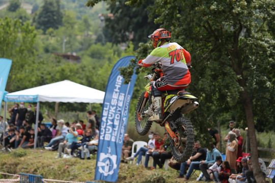 Enduroda zorlu mücadele Kartepe