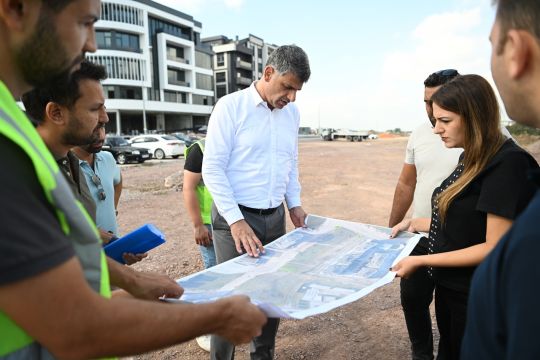 KOCAMAN KENT MEYDANI OTOPARK ÇALIŞMALARINI İNCELEDİ