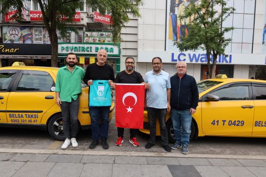 Cumhuriyetin 100. yılında Kocaeli kırmızı beyaz