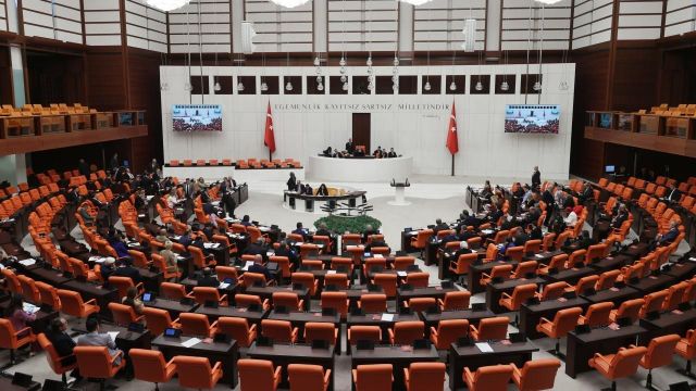 Torba yasa meclise geliyor, ev hanımlarına emeklilik yolu