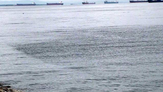 Deprem sonrası denizdeki hareketlilik ve köpükleşme vatandaşları tedirgin etti