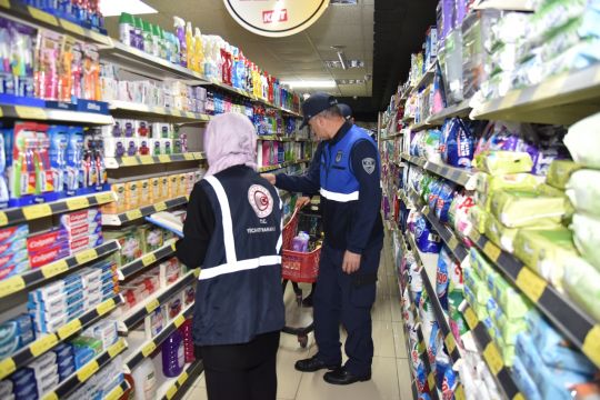 KARTEPE’DE GÜVENLİ ALIŞ-VERİŞ İÇİN DENETİMLERE DEVAM