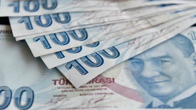 Çalışan emeklilere 5 bin lira ödemeleri bugün yapılacak