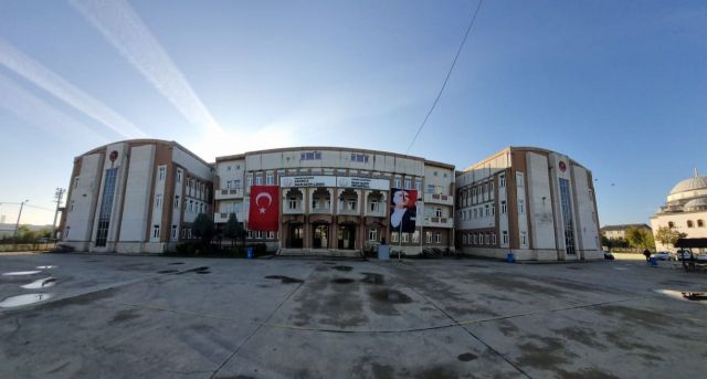 Kartepe İmam Hatip, başarılara imza atmaya devam ediyor