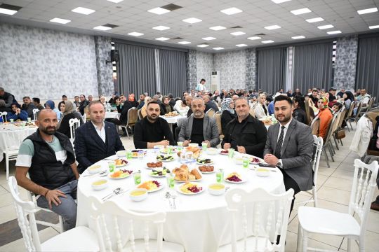 Kartepe ak parti teşkilatı secim sonrası teşkilat olarak iftarda buluştular,