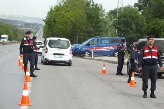 KARTEPE JANDARMASI SUÇLULARA GÖZ AÇTIRMIYOR