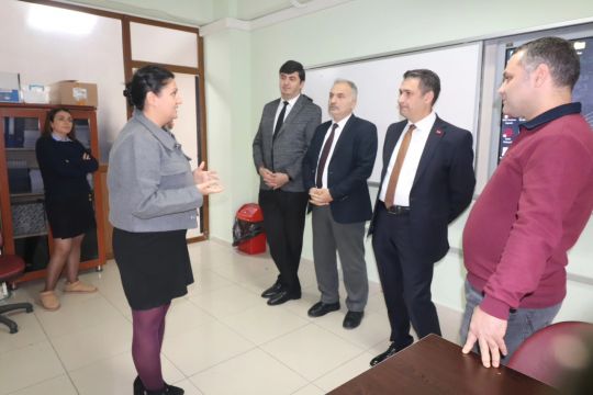Milli Egitim Müdürü  Okulları Denetliyor
