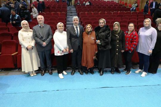 Dilovası'nda halaylar eşliğinde sözleşme sevinci