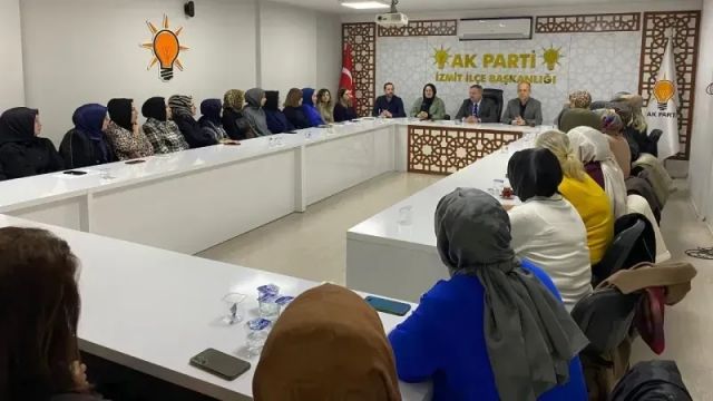AK Parti İzmit Kadın Kolları’nda ilk toplantı