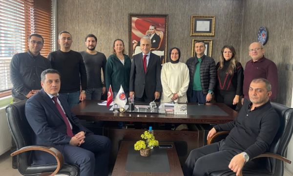 Çeker Acı Gerçeği Paylaştı: 100 Bin Kişiye 239 Doktor Düşüyor!