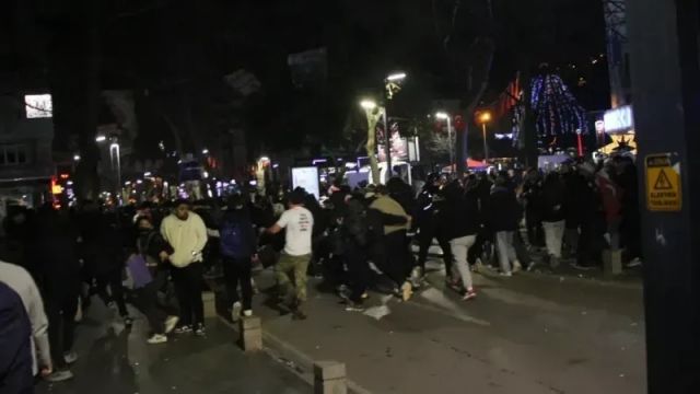 İzinsiz yürüyüşe polis izin vermedi