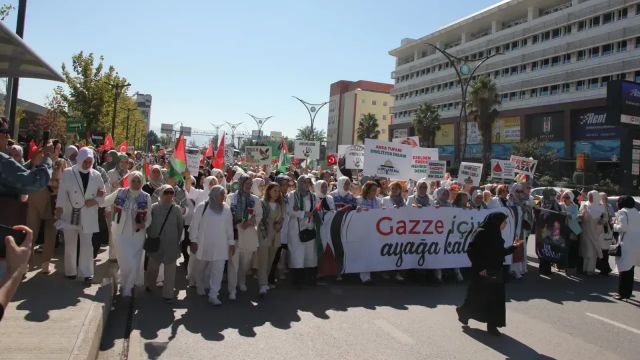 Kocaeli’de kadınlardan yürüyüş