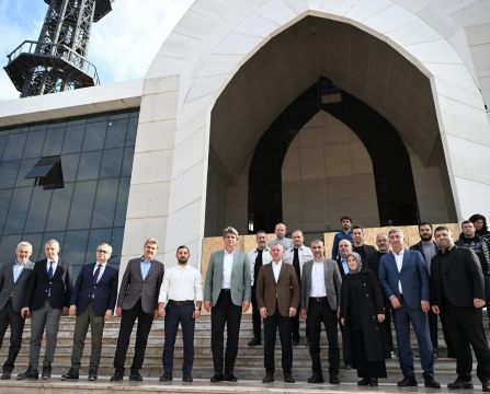 Büyükakın Kent Meydanı Camii’ " inşaatını   gezdı