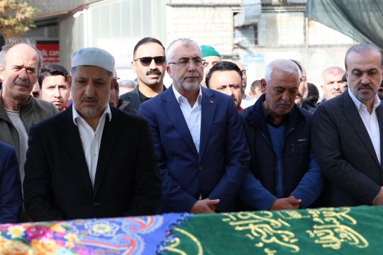 Bakan Işıkhan, Vali Aktaş ve Başkan  Büyükakın da ailelerin acısına ortak oldu