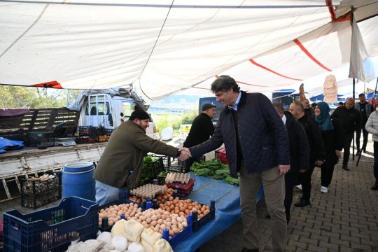 Başkan Kocaman Ataşehir Pazarı’nda Esnafla Bir Araya Geldi