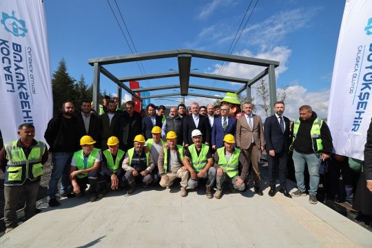 Kartepe tramvayında ilk kepçe vuruldu