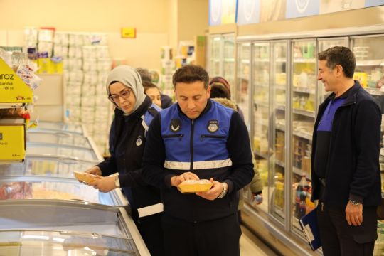 Kartepe Belediyesi’nden Marketlerde Sıkı Denetim