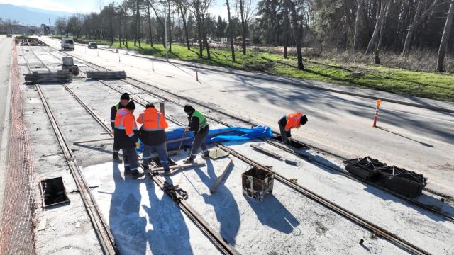 Raylar tam yol Kartepe’ye doğru döşeniyor