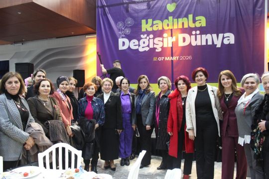 “Kadınla Değişir Dünya”