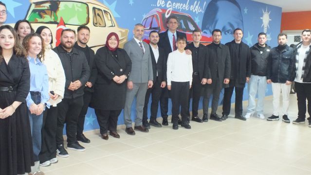 KARTEPE AKP’DE BAYRAMLAŞMA YAPILDI