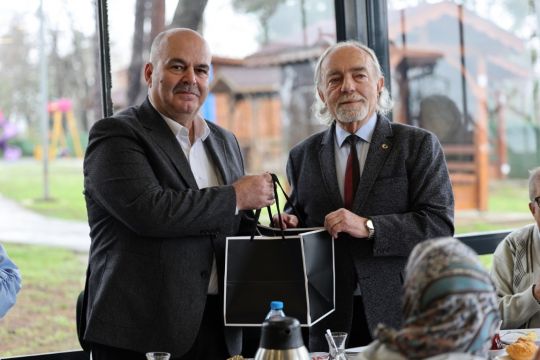 Kartepe’de Büyükler İçin Anlamlı Buluşma