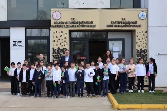 Kartepe’de Kütüphane Haftası’na Yazarlı Kutlama