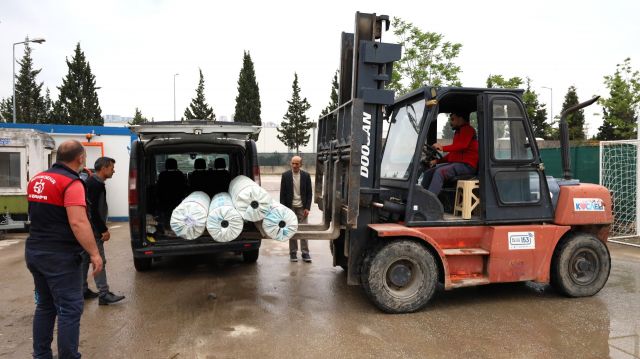 Büyükşehir’den seraları zarar gören üreticilere destek