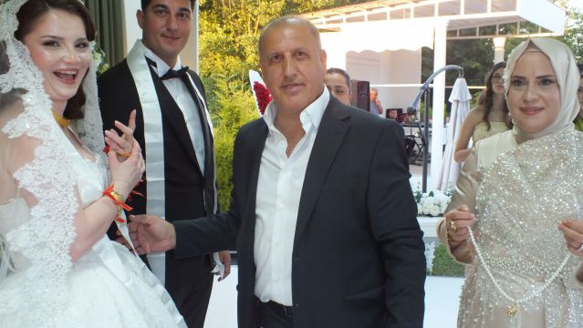 AHMET SAĞIRKAYA OĞLUNU EVLENDİRDİ