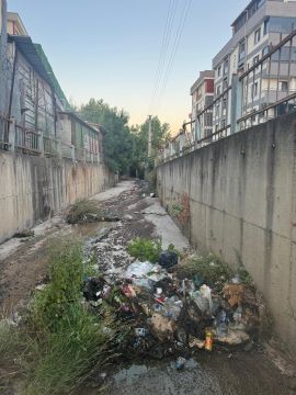 DERE YATAKLARINA ATILAN ATIKLAR TAŞKIN RİSKİNİ ARTIRIYOR