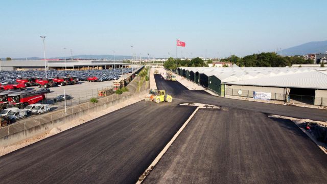 Kartepe’de Ulus Pazarı yoluna Büyükşehir dokunuşu