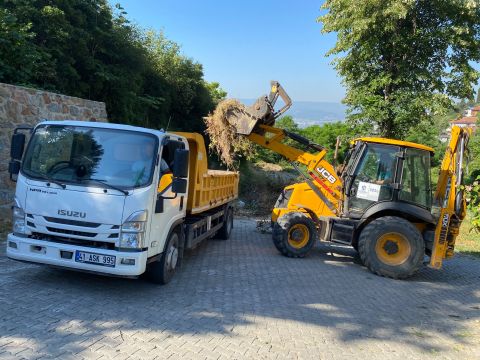 Büyükşehir’den mezarlıklara kesintisiz bakım