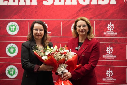 Her renkte Cumhuriyet, her eserde bağımsızlık